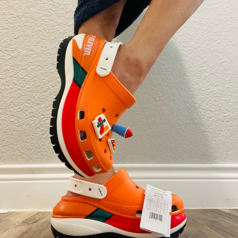 EXCLUSIVE 7-Eleven X Crocs , DEADSTOCK !! Size: M4,W6 - Unisex